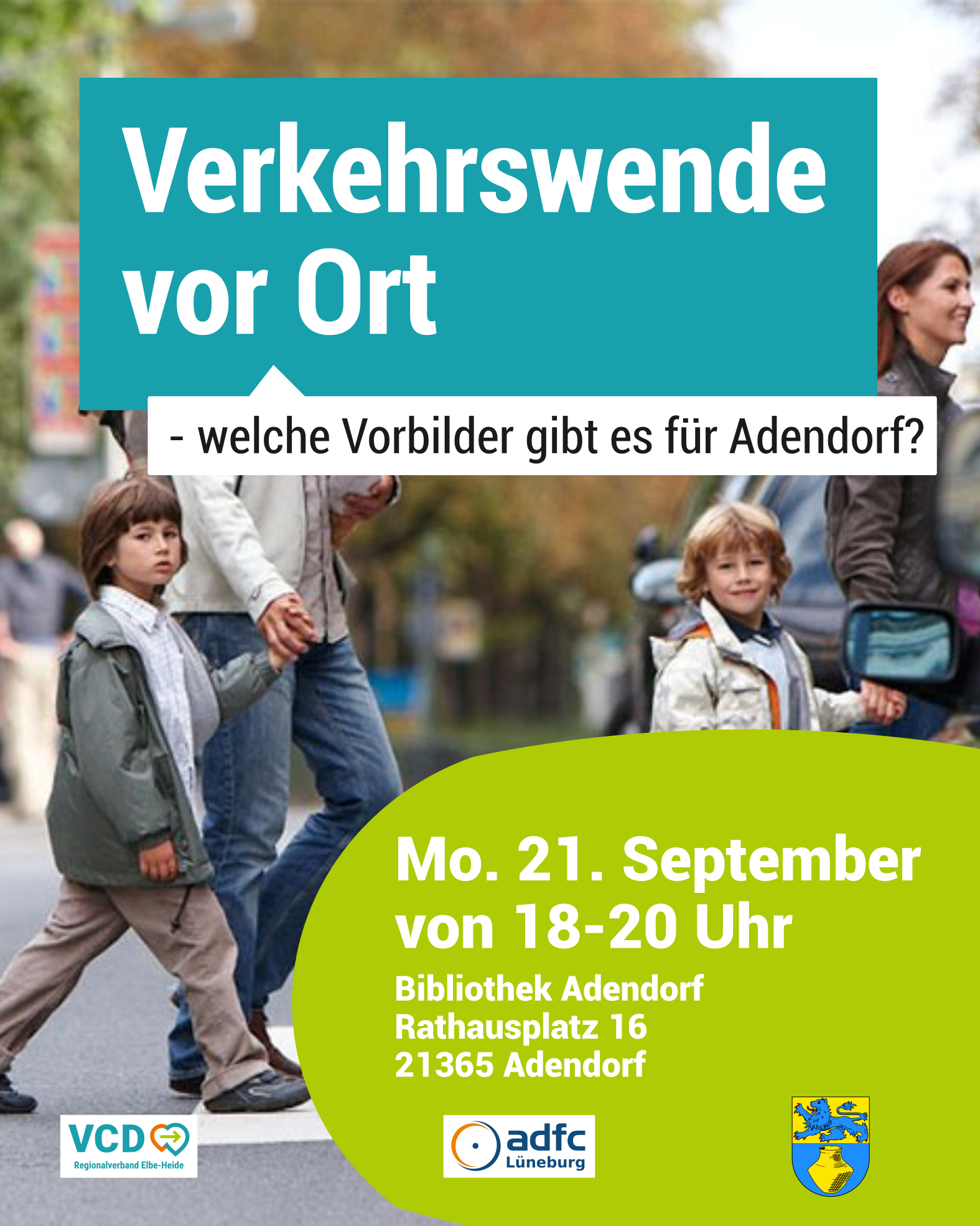 Im Hintergrund überqueren eine Familie und Kinder eine Straße, während im oberen Bereich auf einem türkisfarbenen und weißen Textfeld der Titel „Verkehrswende vor Ort – welche Vorbilder gibt es für Adendorf?“ steht. Ein grünes Feld unten rechts kündigt die Veranstaltung am Montag, 21. September von 18–20 Uhr in der Bibliothek Adendorf an, ergänzt durch die Logos von VCD, adfc Lüneburg und dem Adendorfer Wappen.